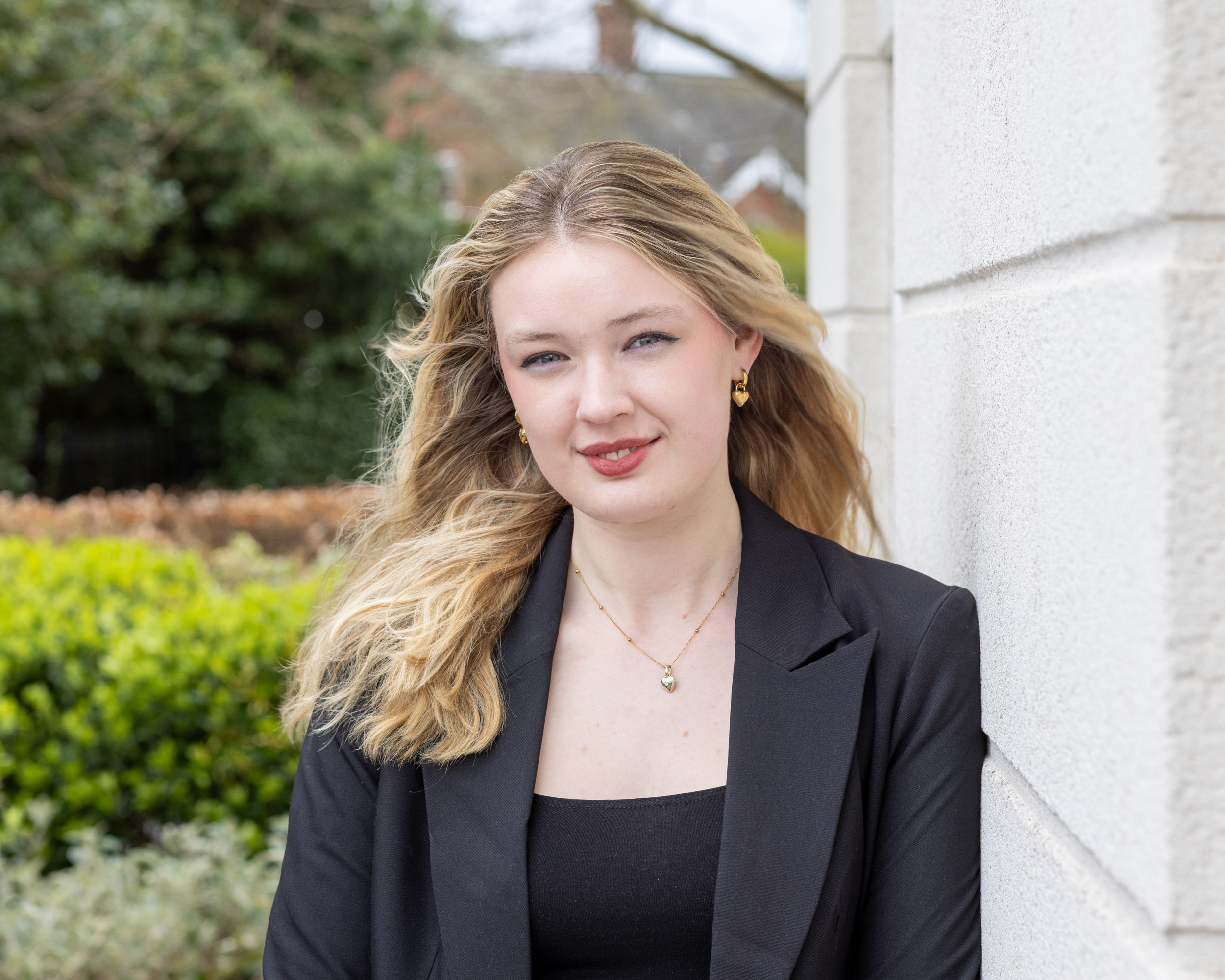 Maisie Mullins headshot.